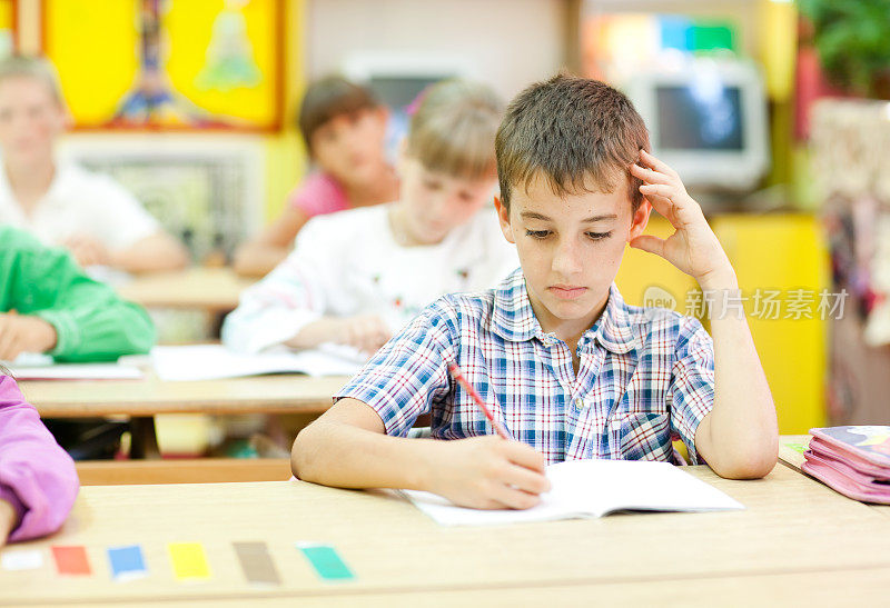 Children In The Classroom重复图片